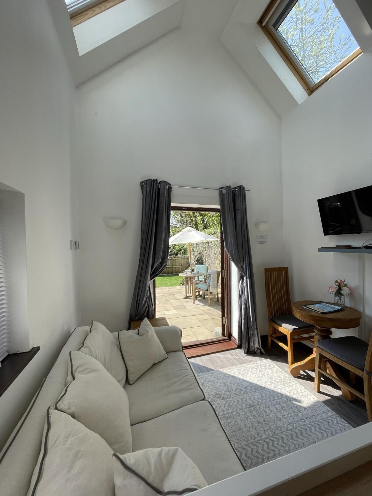The Stables - Detached Cottage With Private Garden & Hot Tub St Austell Habitación foto
